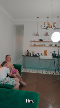 S6e2 bts pt1: Zlata Shine llegada, atuendos y provocación en el pasillo y mamada en el sofá