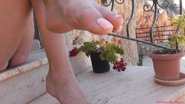 Danielle Maye: Adoration des pieds pendant les vacances