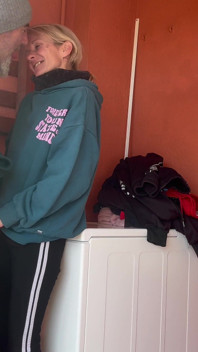 Follada Accidental En El Cuarto De Lavadora Con Mi Pequeña Vecina