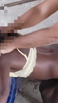 Hanya di pantat wanita kulit hitam