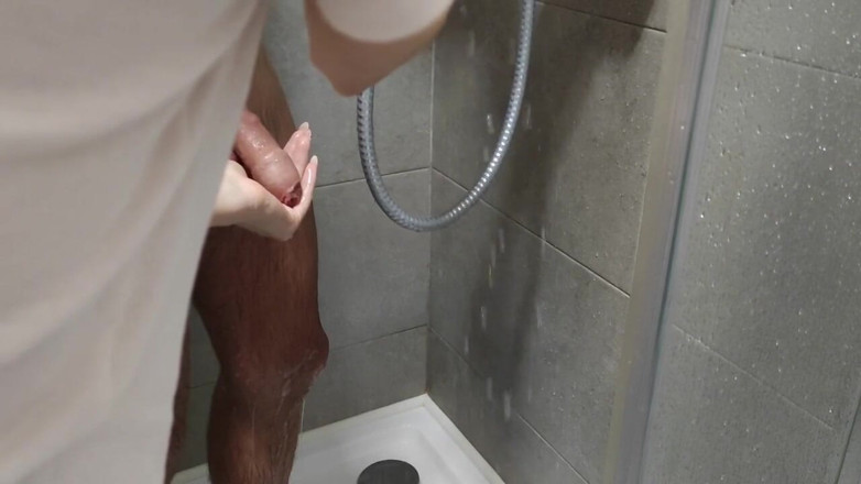 Anal histories: ช่วยตัวเองในห้องอาบน้ำด้วยมือเล็บยาว
