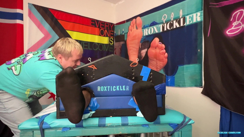 Ticklish Chubs: 鸡巴戏弄J