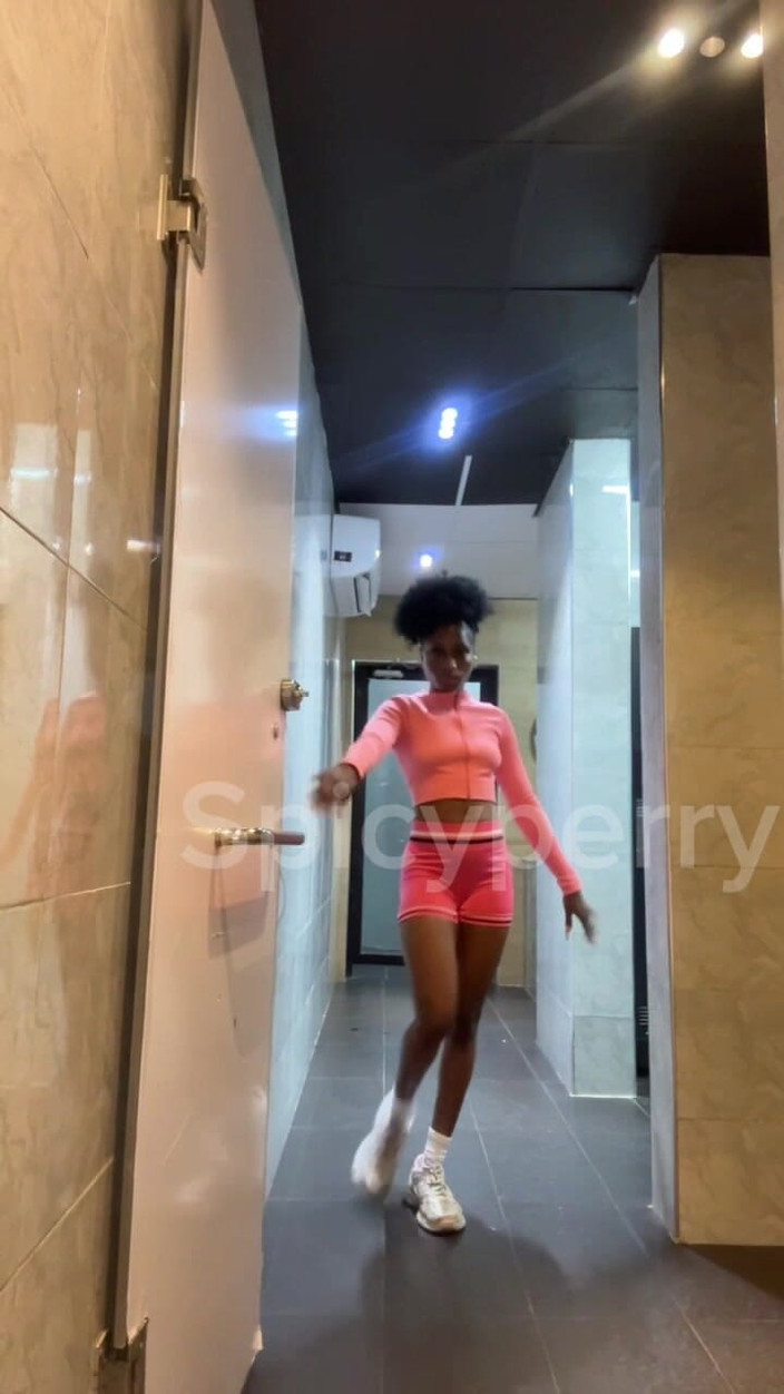 Spicy perry: Hot Ebony Teen Peeing in a Public Toilet