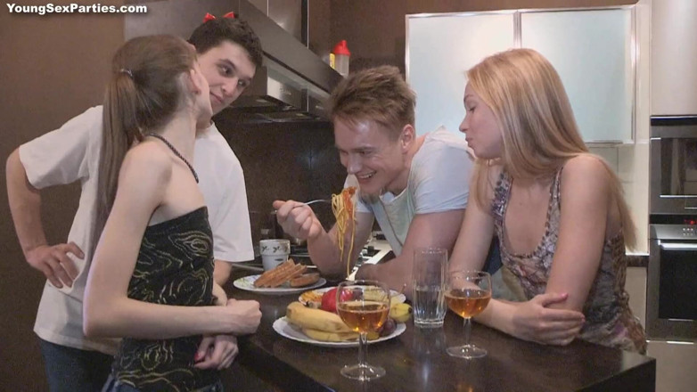 Young Sex Parties: Teen swingers spolu šukají