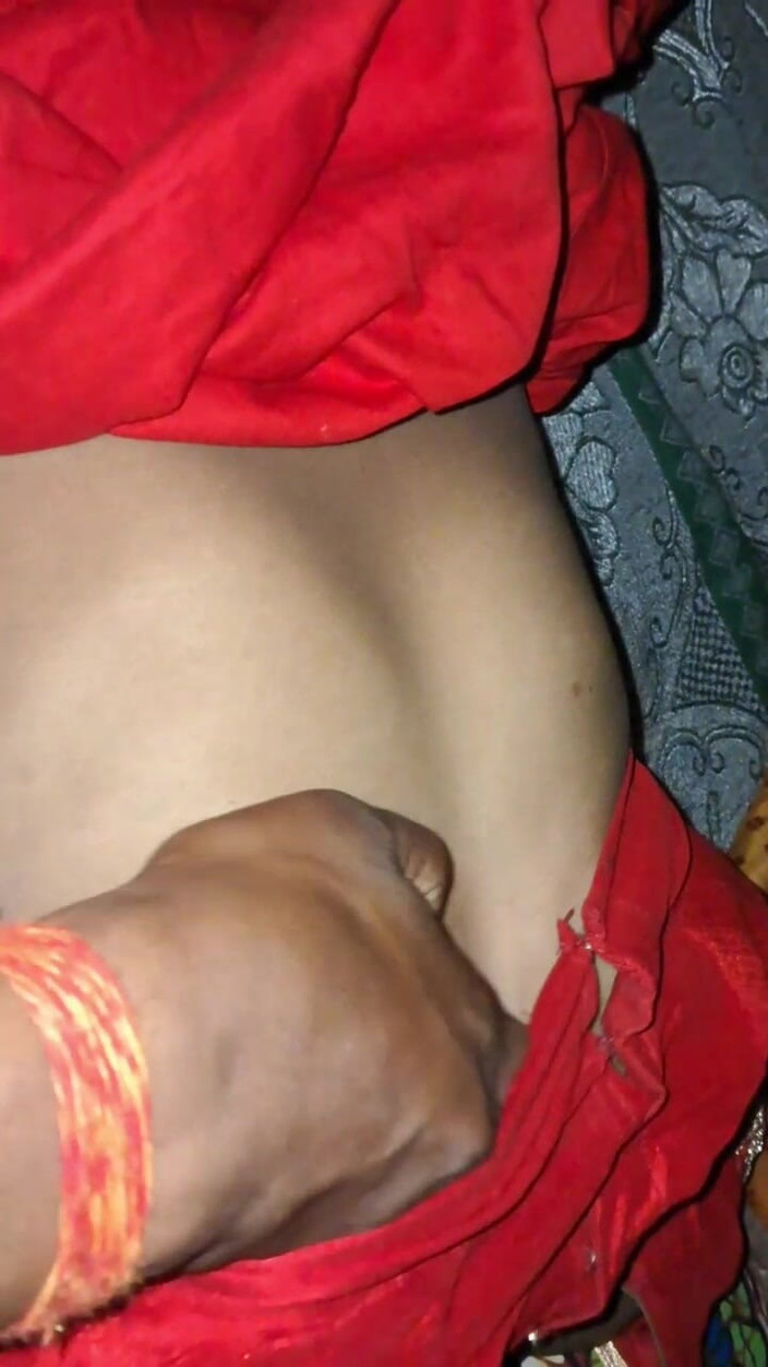 Trilokinath: Atingând pizda indiencei Bhabhi
