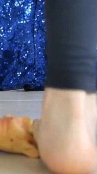 Asmr Crush Barefeet: Piglet