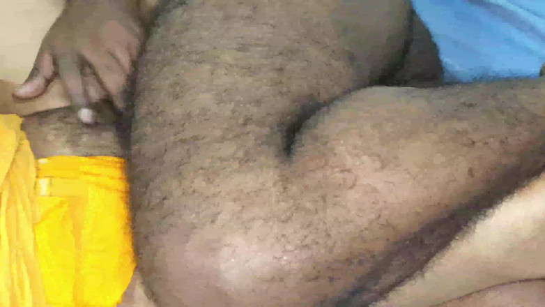 Desistar: Îmi găsesc soția vitregă excitată în cameră porno în India