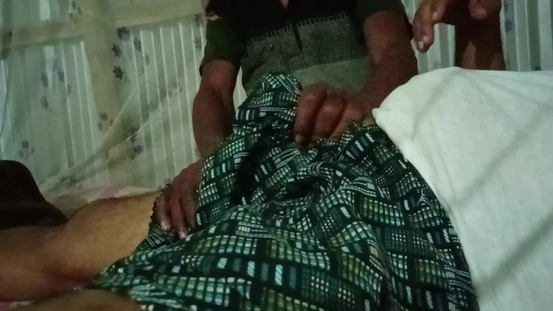 Assam sex king: Индийский гей дези в деревне, массаж тела на природе с большим членом, мастурбация в комнате, Ассам