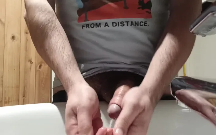 Kinky Guy: I Love to Wash My Hands with Warm Pee.
