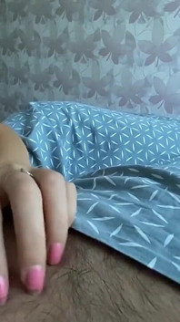 Рясна сперма на мою пизду під час гарячого ранкового сексу