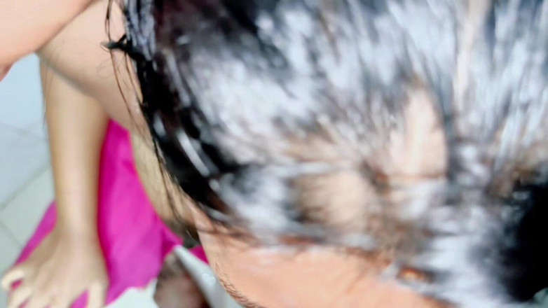 HOT_RUHI002: Asyalı köylü yenge büyük göğüsler ve hend sağıyor