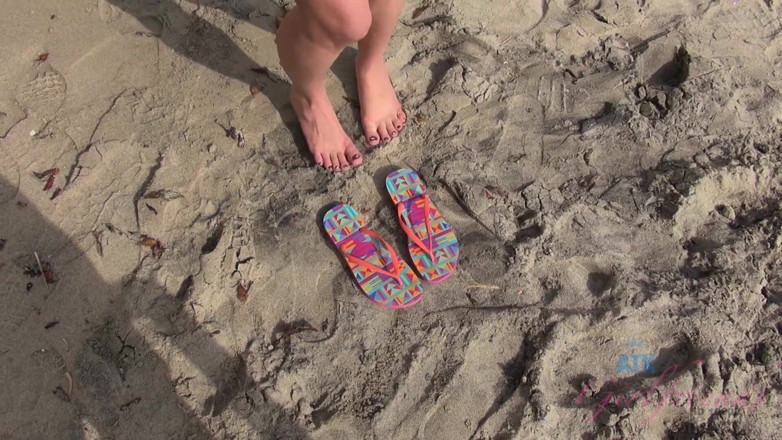 ATK Fans (Girlfriends): Virtual Date with Izzy on the Beach 1/3