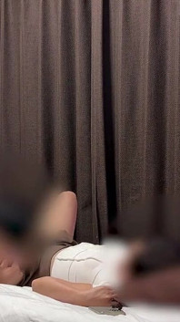 エレガントな銀行員が仕事の後に私に加わり、夜の間に温かく親密な親密さを共有します - 2