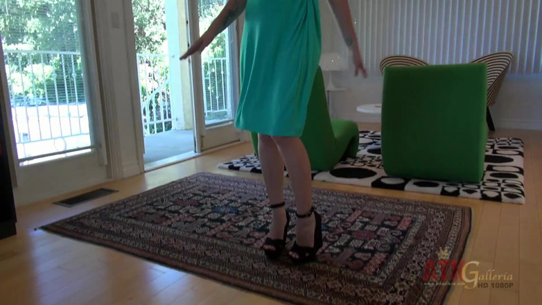 ATKIngdom Fans: Virtual date with hot brunette teen