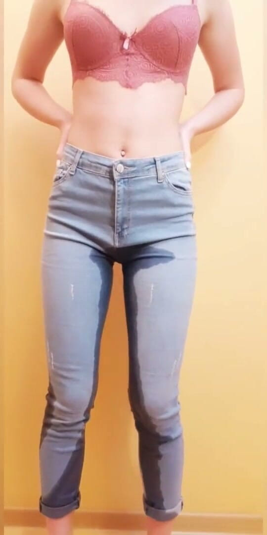 AnnaReyBlonde: Wetting My Selus