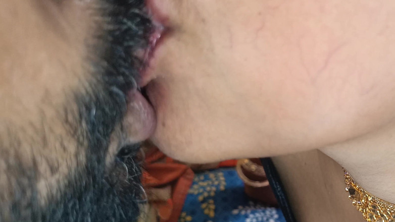 Pushpa porn: Ciuman bibir dalam yang panas dan lucu