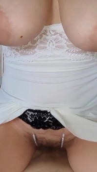 Het MILF rider sin älskare privat och sprutar mig full från topp till tå