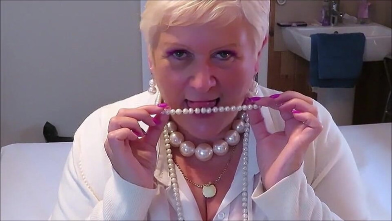 Uk Joolz: Feeling naughty with her pearl necklace