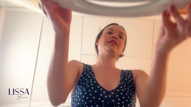 Lissa Brown: POV, tu es une toilette humaine