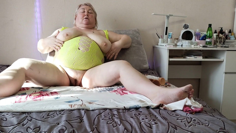 Zona901: Memek berbulu besar dan istri tetek besar