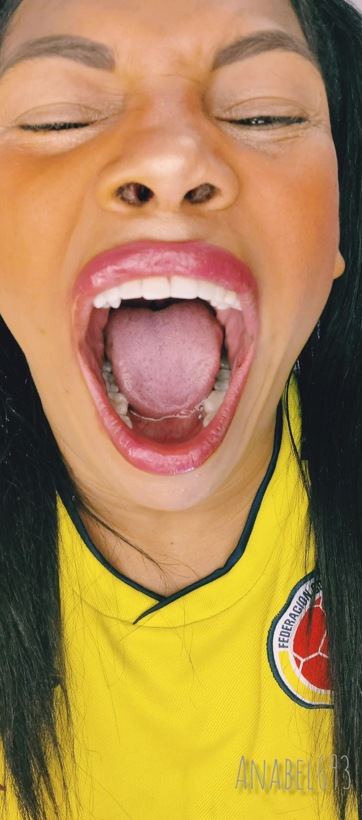 anabel693: 내 거대한 입으로 하품