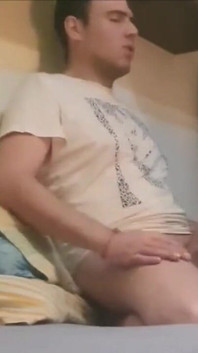 家政婦が家主のチンコをしゃぶる