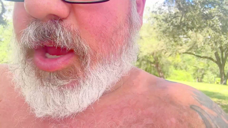 Hand-Free-Daddy-Chub: โชว์ไข่ใหญ่ในป่า โปรดเย็ดฉันในป่า