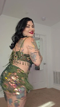 Rave Girl mengusik bertelanjang