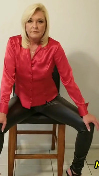 Der Masturbationsstuhl mit Frau Paris Ros