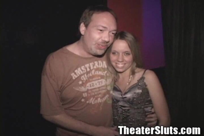 Theater Sluts: Fată bună cu țâțe mici care oferă plăcere pule bărbaților mai în...