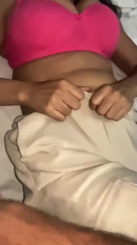 18 anos indiana gostosa com peitos grandes fodida duro por homem do pau grande na cama