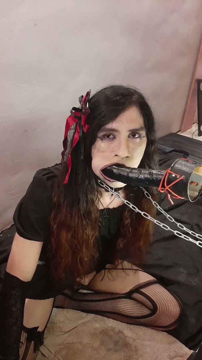 DiiVampy: Your Goth Girlfrind That Loves Throatfuck