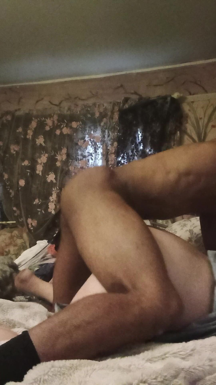 Kinglucero and nahinawahine: 把那根鸡巴深深插入那个紧致的阴户