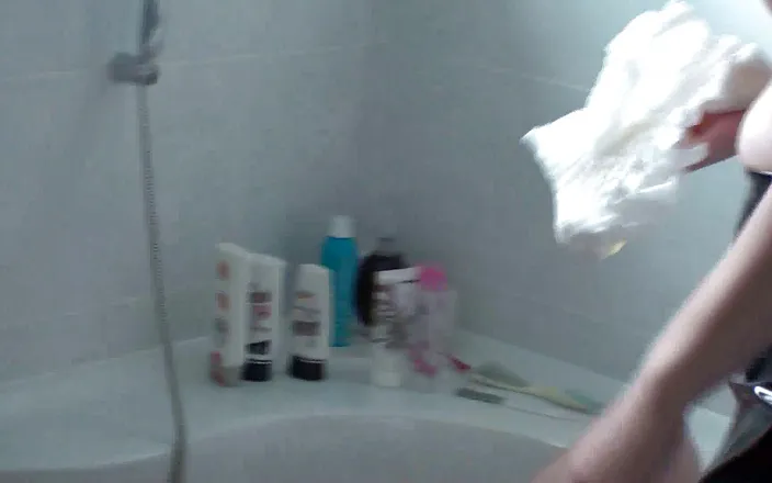 Femdom Austria: Pissing and Drinking It After