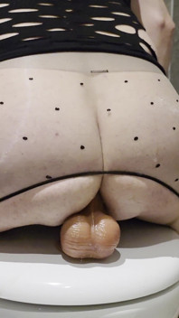 Yeni iç çamaşırı dildo'ma biniyorum! Prostat Boşalma!
