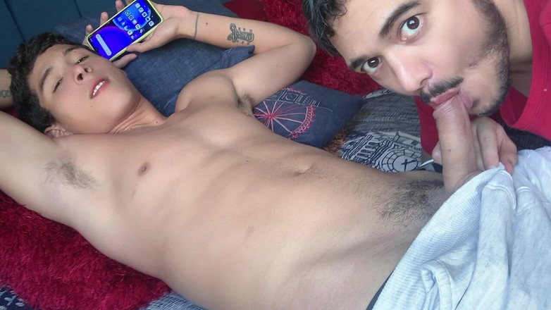 The-hook305: Markus si rilassa con un corpo sexy nel mio letto