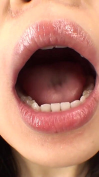 Ena Yuzuriha's Self-portrait of Tongue and Mouth