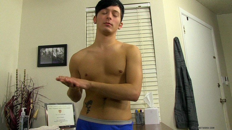 Teach Twinks: Ryker Madison lagi asik di lokasi syuting