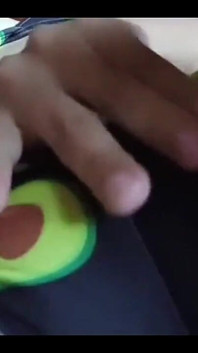 Okouzlující porno herečka Yuliethgomez v plavkách při dotyku její mokré vagíny