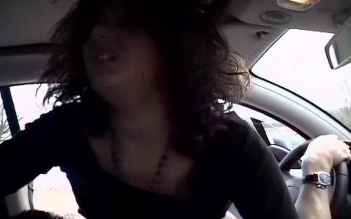Videos Francaises: Echtes amateur-schätzchen aus Frankreich reitet schwanz im auto