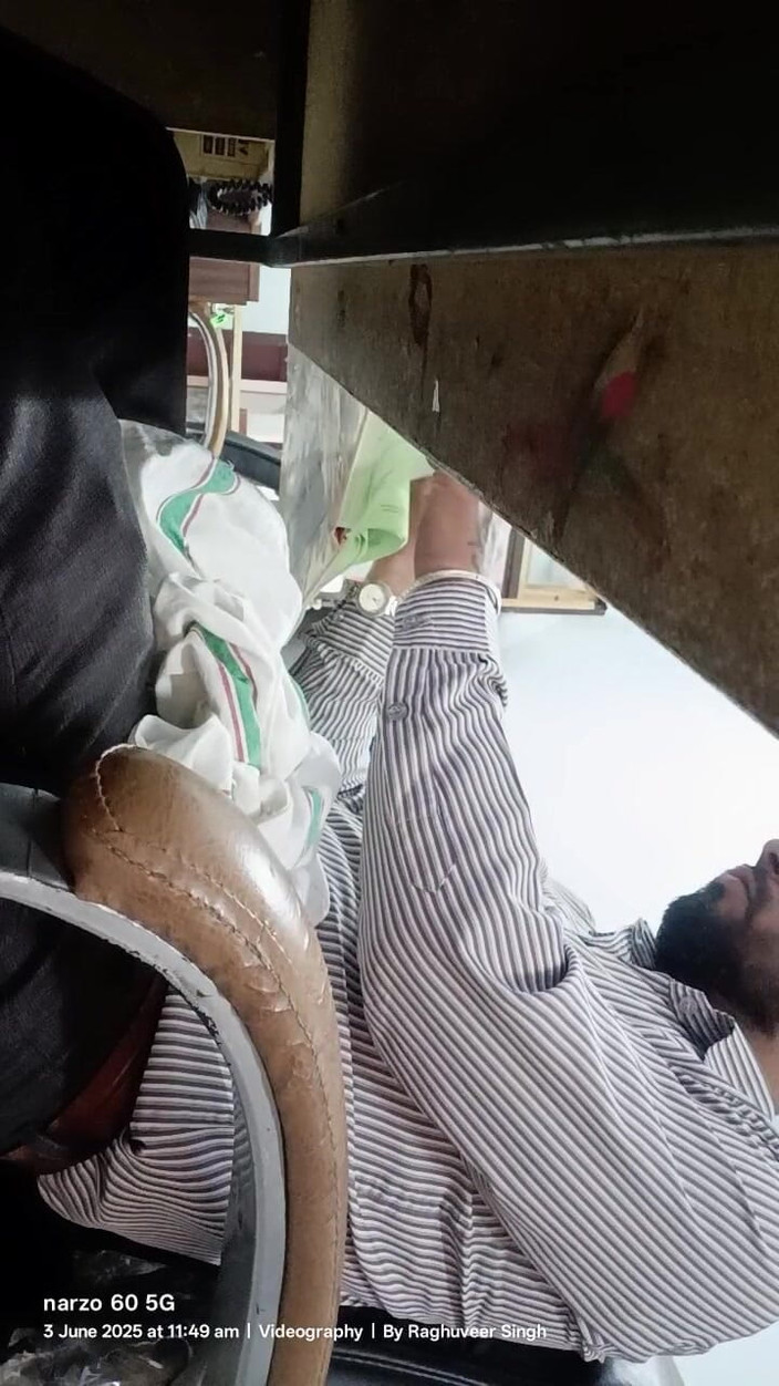 Rajasthani-old-lover: Indische stiefvader stiefvader geniet van masterbatie op kantoor