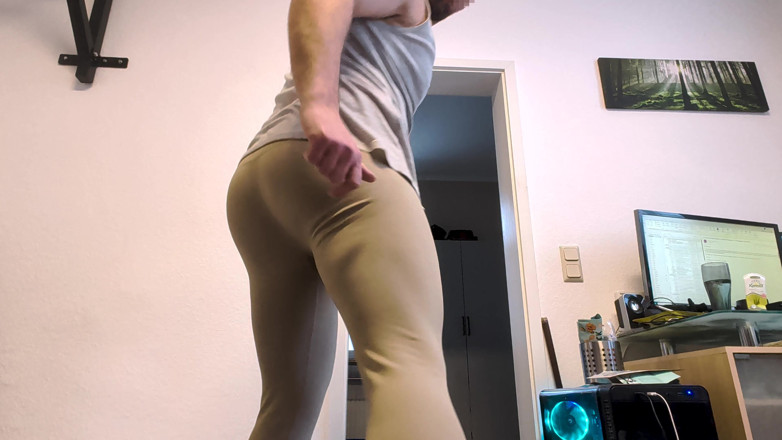 Alex Butt: Trainieren Und Kommen in Engen Leggins