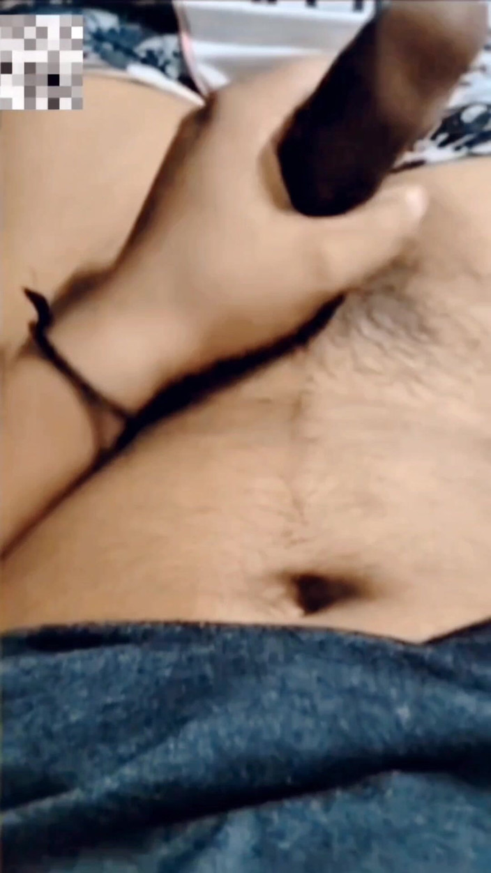 maikelflam: Allein im Zimmer vor Vergnügen