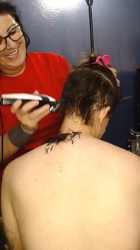 Flirty hair schneiden, rasieren, abbys kopf rasieren