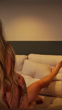 Hermosas Latinas De Enorme Culo Seducen Al Chico De Recursos Humanos Para Obtener El Trabajo
