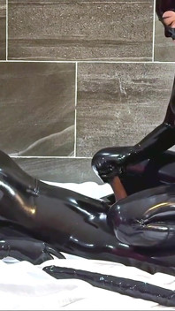 Divertimento con doppio dildo, Parte 2 - alex latex