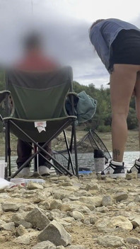 Je Detourne Un Pêcheur Au Bord D'un Lac