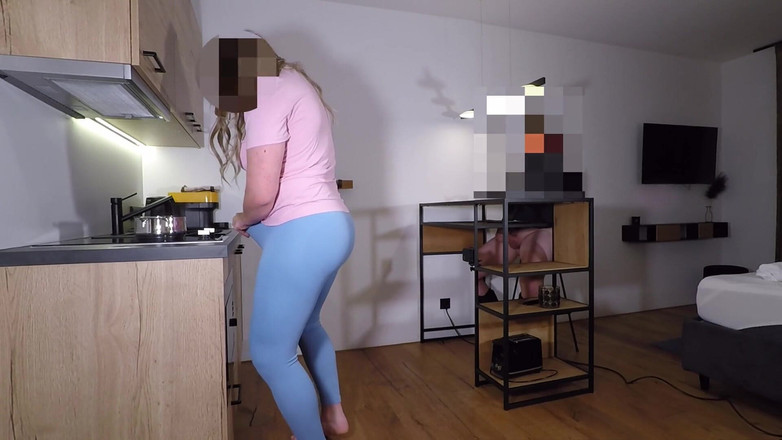 Lucas Nathan King: Melancap semasa adik tiri transeksual memasak