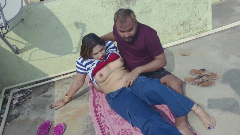 Sona bhabhi: 初めて屋上で義理の妹とセックス、インド系義理の兄弟と義理の姉妹のセックスビデオ