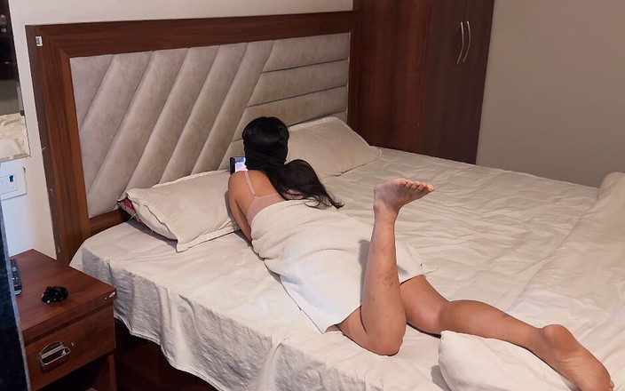 wildDesipair: Моя сводная сестра дези была такой горячей. Не могу контролировать себя